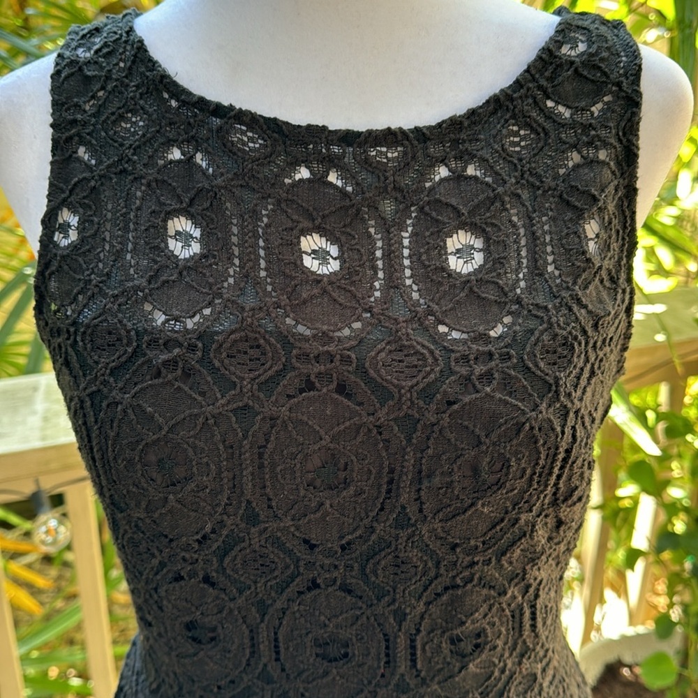 BB‎ Dakota Black Lace Sleeveless Dress - Picture 4 of 16